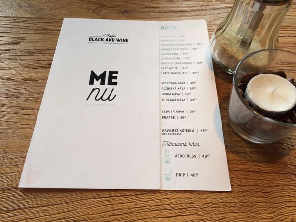 (bei caf&eacute; black and wine) am&shy;bi&shy;tio&shy;nier&shy;ter la&shy;den, man kann so&shy;gar aero&shy;press-kaf&shy;fee be&shy;stel&shy;len, mus&shy;ter auf der &hellip;
