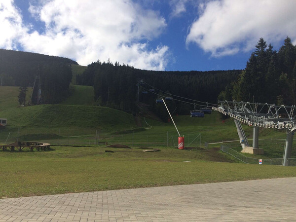 (bei ski&shy;are&aacute;l sva&shy;t&yacute; petr)