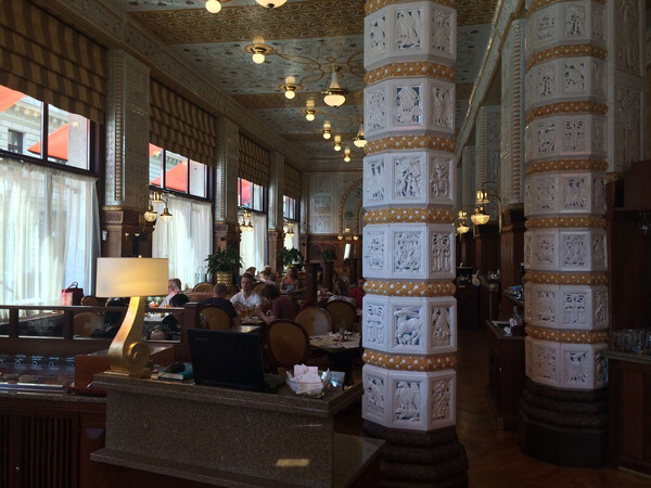 (bei caf&eacute; im&shy;pe&shy;ri&shy;al)