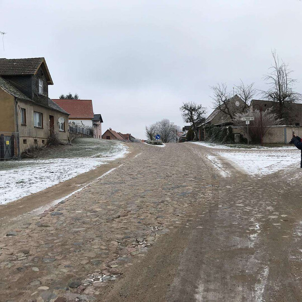 beim spa­zie­ren­ge­hen un­ent­wegt an das wei­ße band ge­dacht.