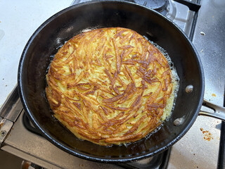 rösti nach dem ersten wenden (nach ca. 10-15 minuten)