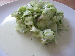 foto des gurkensalats nach tim mälzer