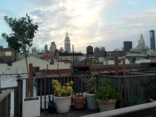 blick von einem dach in chelsea auf midtown