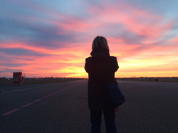relativ sensationeller sonnenuntergang auf dem tempelhofer feld gestern abend