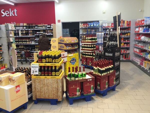 (bei ede&shy;ka ak&shy;tiv markt)