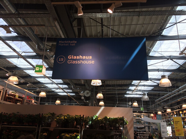 wer im glas&shy;haus sitzt. ja, was denn ei&shy;gent&shy;lich? (bei ikea)