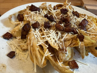 chicor&eacute;e mit caesar-dressing