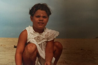 elena  im frankreichurlaub in lacanau ocean am strand. foto ungef&auml;hr um das  jahr 1980.