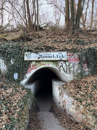 foto vom tunnel vor der gaststätte „tunnel eck“