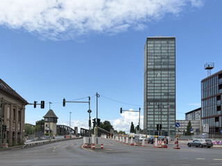 treptower park tower neben einem beeindruckenden wolkenberg und fast blauem himmel