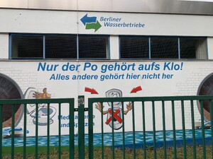 „Nur der Po gehört aufs Klo!“