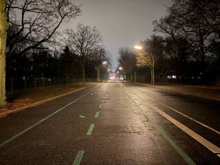 blick auf die frühmorgentliche ungarnstrasse in richtung müllersrasse
