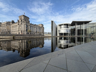 paul-l&ouml;be-haus und der reichstag.