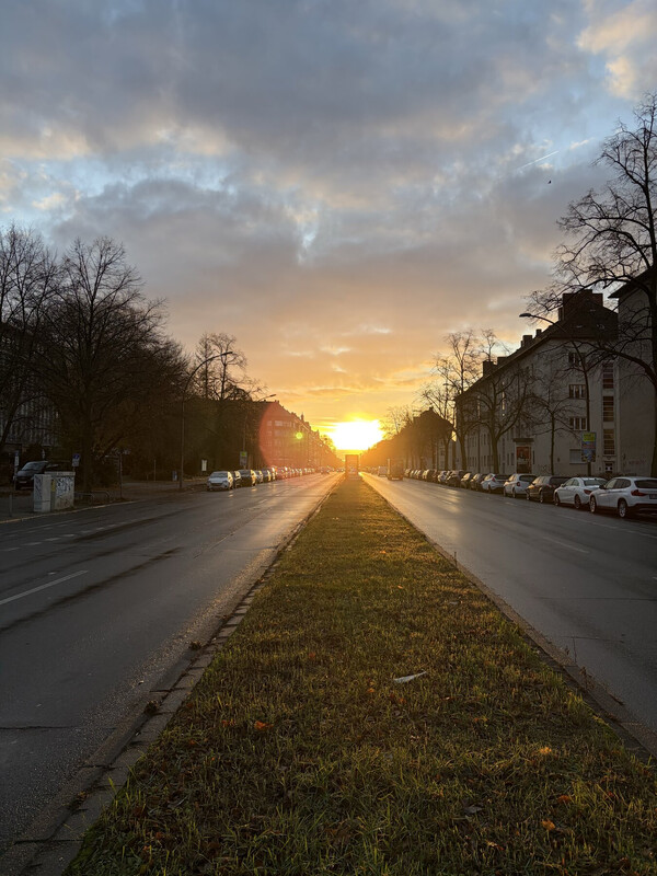 sonnenaufgang &uuml;ber der m&uuml;llerstrasse