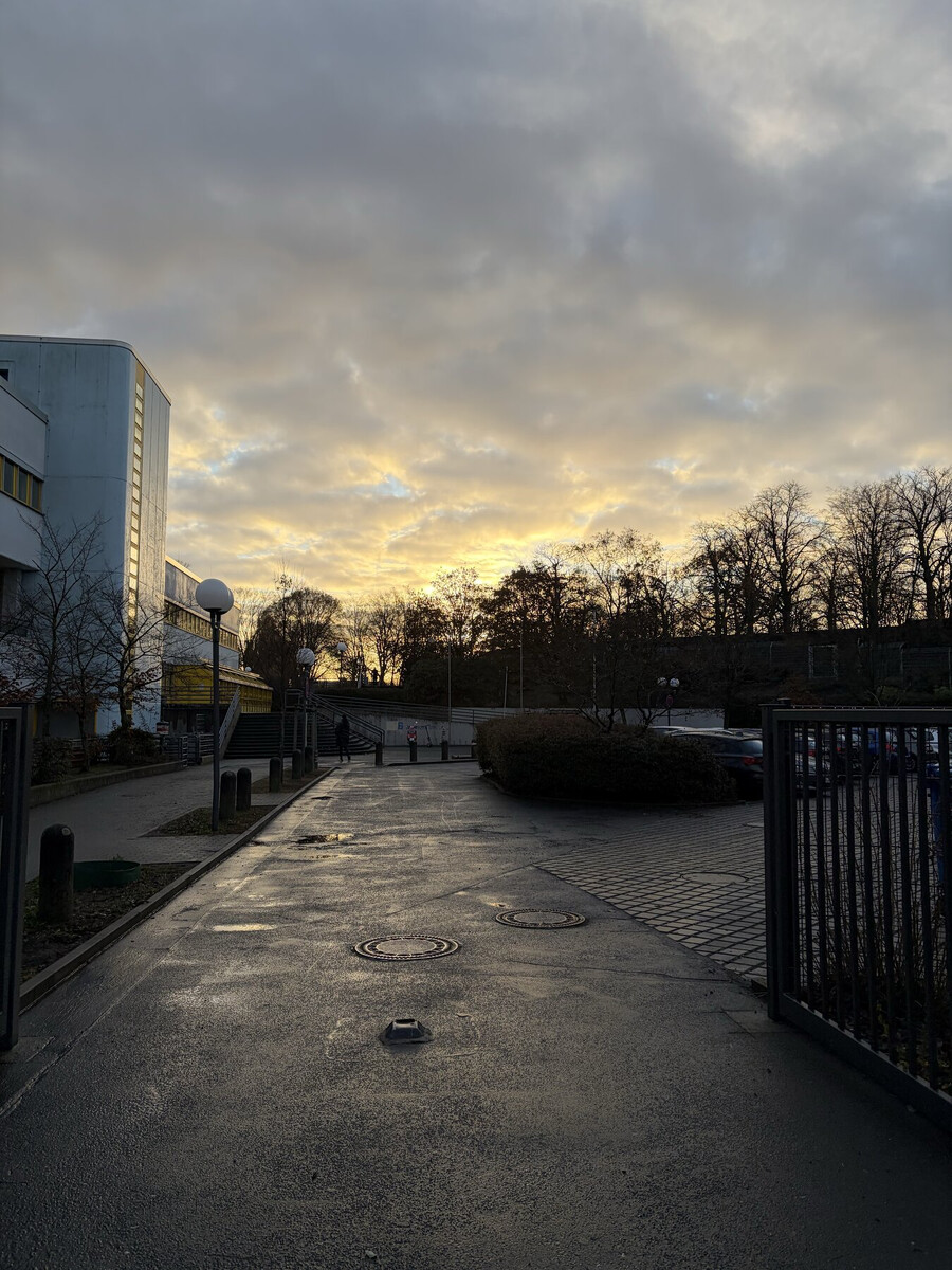 foto vom sonnenaufgang am OSZ oberstufenzentrum