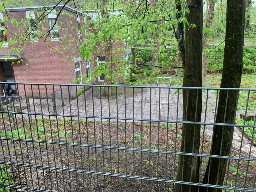 im untergeschoss befand sich damals der hort zur betreuung der grundschulkinder nach der schule. hier scheint sich in den letzten 45 jhren wirklich wenig verändert zu haben.