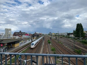 bild eines ICE an der s-bahnhaltestelle beusselstrasse
