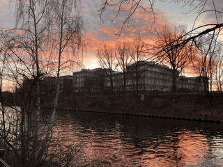 animiertes gif vom nordufer auf violett leuchtende wolken im sonnenaufgang animiertes gif vom nordufer auf violett leuchtende wolken im sonnenaufgang