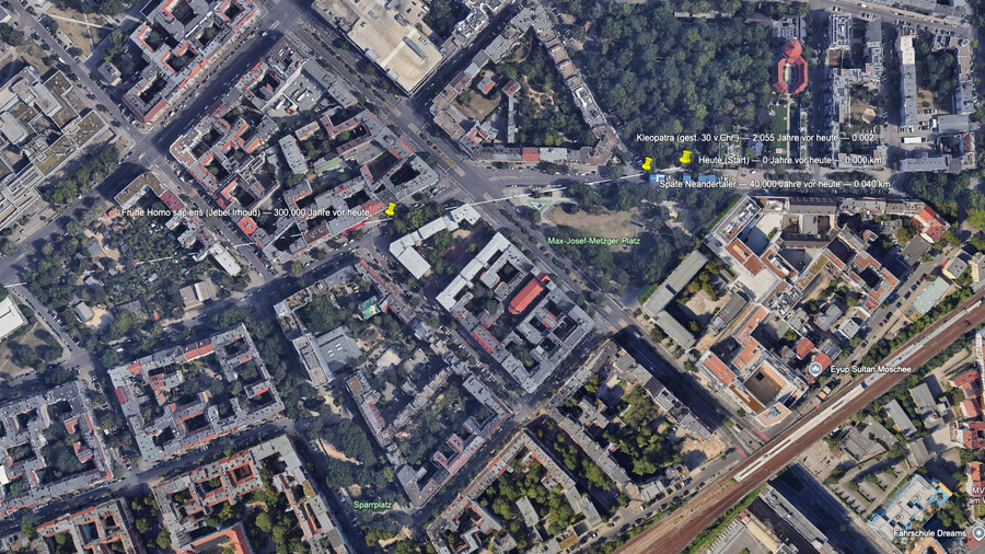 screenshot einer kartenprojektion verschiedener erdgeschichtlicher ereignisse. man sieht ein paar blöcke in berlin, gegenwart und kleopatra überagern sich, ein 40 meter von  kleopatra kommen schon die späten neandertaler, die ersten homo sapiens sind zwei blöcke entfernt