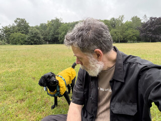 frida und ich machen eine pause um veregnete. goethepark