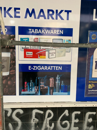 bild einer späti-werbung für „zigaratten“