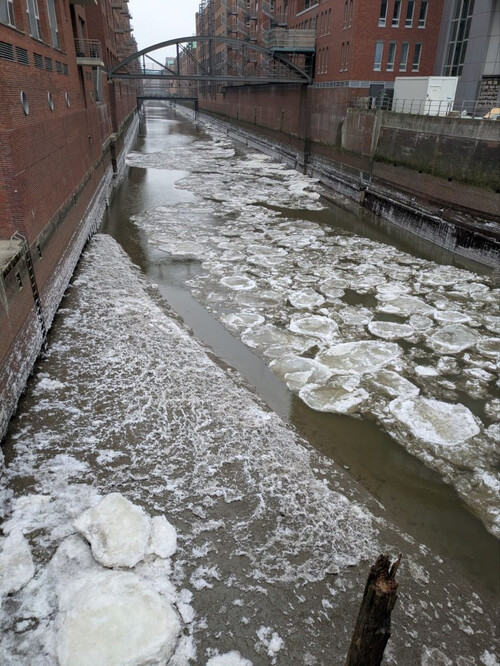 [Sa, 24.1.2026 - in der Stadt, undsoweiter] - es regnet