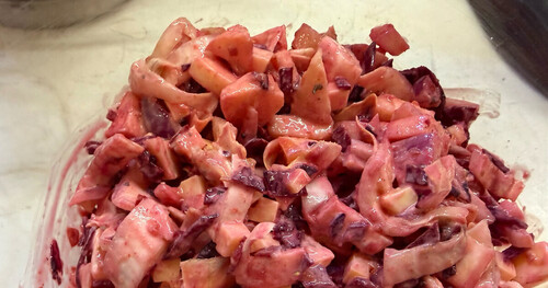 chicoree salat mit sambal olek und roter bete