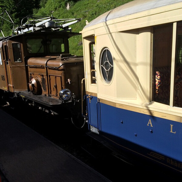 ein kro&shy;ko&shy;dil, bau&shy;jahr 1929. #kar&shy;ren #schweiz #rh&auml;&shy;ti&shy;sche&shy;bahn [edit: fra&shy;ge&shy;zei&shy;chen ent&shy;fernt]
