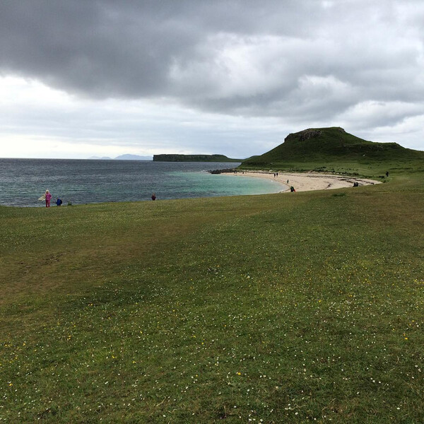 der ko&shy;ral&shy;len&shy;strand auf der isle of sky.