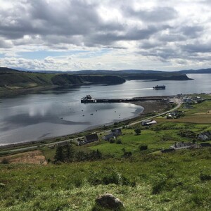 Photo by felix schwenzel in Uig Ferry Terminal. Keine Fotobeschreibung verfügbar..
