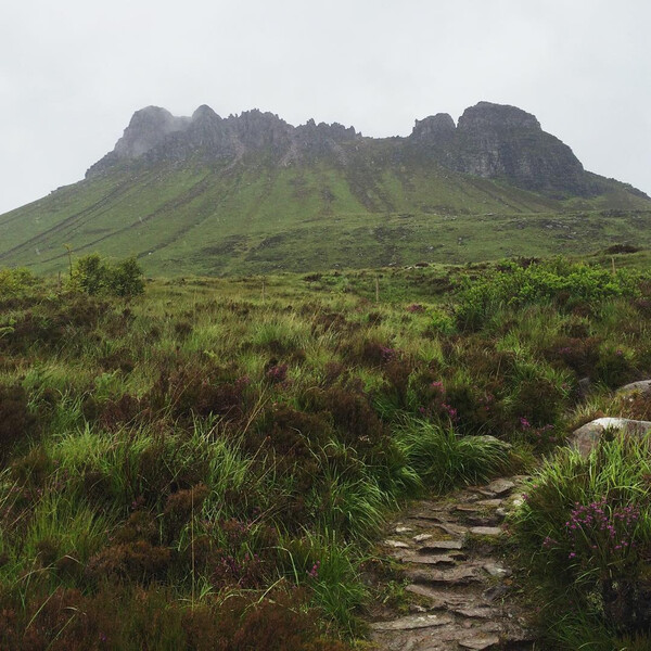 ein&shy;mal rechts hoch, hin&shy;ter dem dem berg rum&shy;lau&shy;fen und dann links vom berg im schlamm wie&shy;der run&shy;ter&shy;rol&shy;len. &hellip;