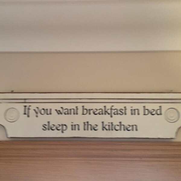 wer im bett fr&uuml;h&shy;st&uuml;&shy;cken will, soll&shy;te in der k&uuml;&shy;che schla&shy;fen.
