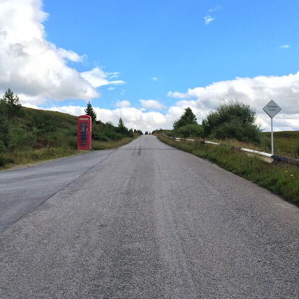 viel&shy;leicht ist das auch das idea&shy;le #schott&shy;land-sym&shy;bol&shy;bild: far&shy;ben&shy;fro&shy;her him&shy;mel, ein&shy;spu&shy;ri&shy;ge stras&shy;sen, &hellip;