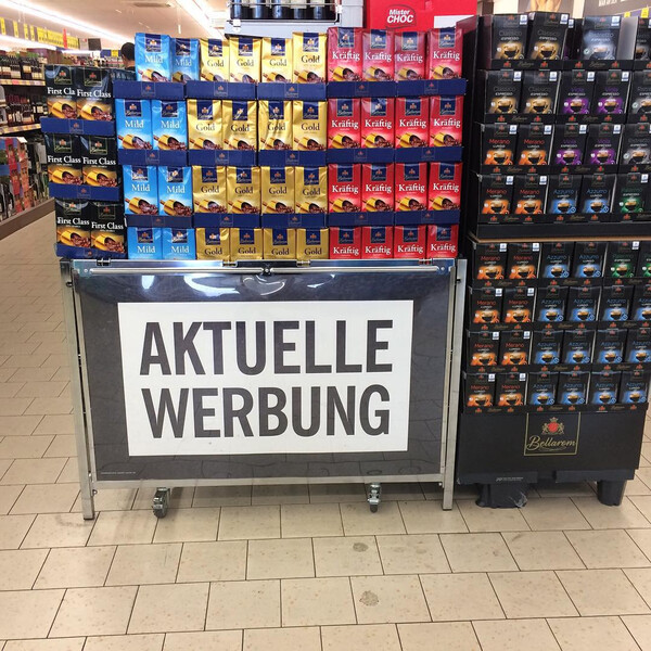 AK&shy;TU&shy;EL&shy;LE WER&shy;BUNG