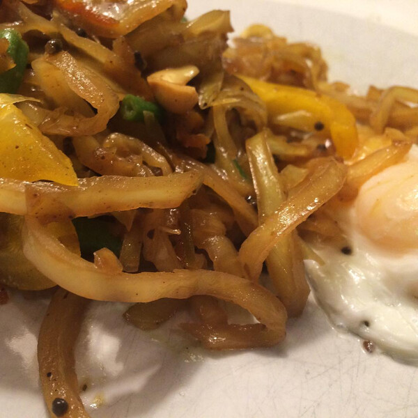 ge&shy;s&auml;u&shy;er&shy;ter k&ouml;hl kohl mit boh&shy;nen und pa&shy;pri&shy;ka (&bdquo;achar&ldquo;), un&shy;ge&shy;f&auml;hr nach #ot&shy;to&shy;lenghi. ge&shy;rich&shy;te mit zimt, &hellip;