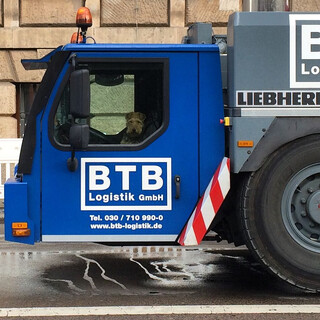 Photo by felix schwenzel in Gandarmen Markt. Keine Fotobeschreibung verfügbar..