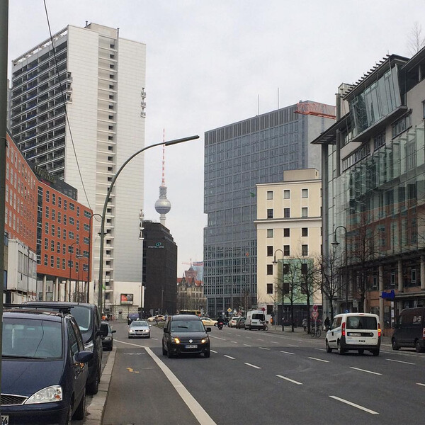 #fern&shy;seh&shy;turm #ro&shy;tes&shy;rat&shy;haus #par&shy;kinn #mo&shy;te&shy;lo&shy;ne