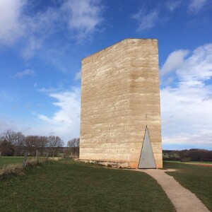 Photo by felix schwenzel in Bruder-Klaus-Kapelle Wachendorf. Keine Fotobeschreibung verfügbar..