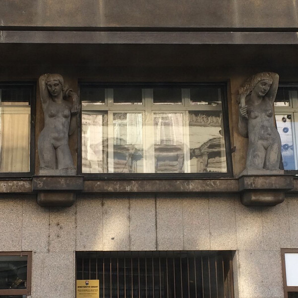 w&auml;re marc zu&shy;cker&shy;berg bau&shy;rat in #prag ge&shy;we&shy;sen, w&auml;&shy;ren heu&shy;te enorm vie&shy;le fas&shy;sa&shy;den ver&shy;pi&shy;xelt.