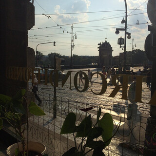 Photo by felix schwenzel in Kavarna slavia-praha. Keine Fotobeschreibung verfügbar..