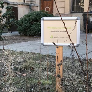 Photo by felix schwenzel in Gendarmenmarkt Berlin. Keine Fotobeschreibung verfügbar..