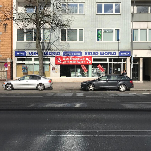noch ne vi&shy;deo&shy;thek weg&shy;ge&shy;str&ouml;mt.