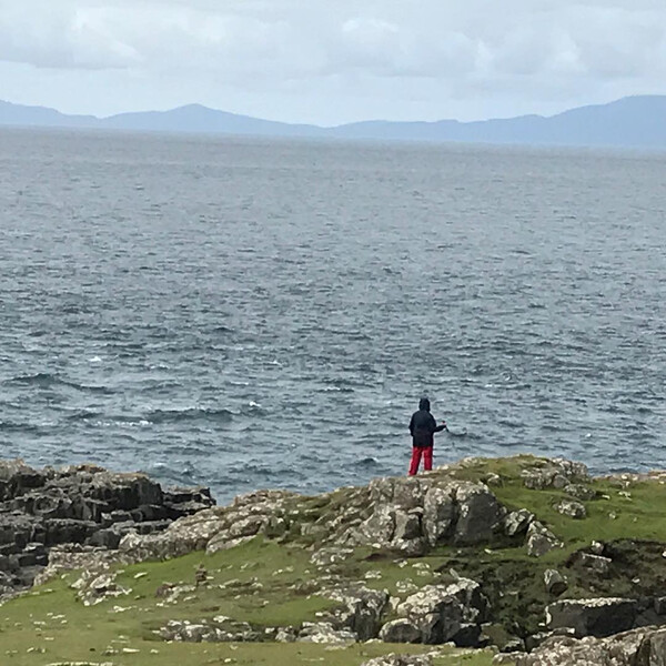 die bei&shy;fah&shy;re&shy;rin, ex&shy;trem gut ge&shy;tarnt, beim wha&shy;le wat&shy;ching am neist point light&shy;house.