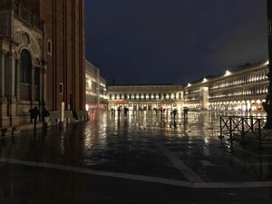 Photo by felix schwenzel in Piazza San Marco Venezia. Keine Fotobeschreibung verfügbar..