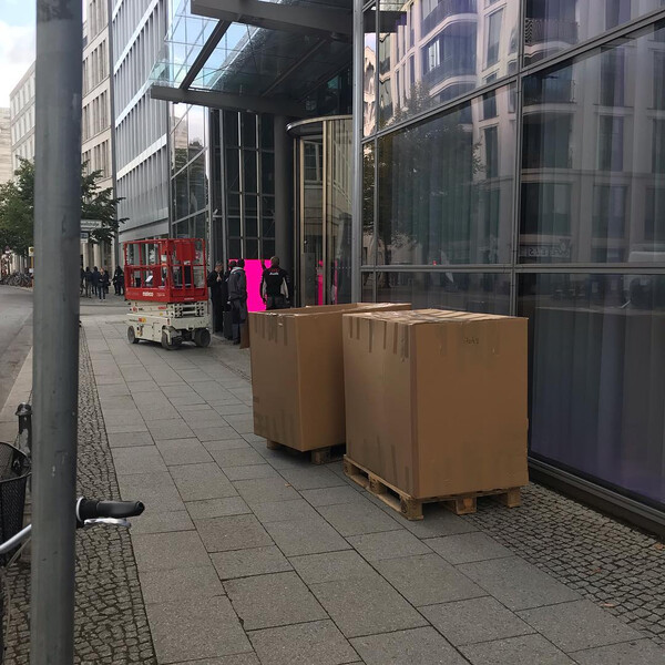 es geht wei&shy;ter: der n&auml;chs&shy;te ver&shy;such re&shy;pr&auml;&shy;sen&shy;ta&shy;ti&shy;ve dis&shy;plays vor der te&shy;le&shy;kom haupt&shy;stadt-re&shy;pr&auml;&shy;sen&shy;tanz zu &hellip;