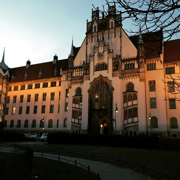 wuss&shy;te gar nicht, dass hog&shy;warts in ber&shy;lin ist.