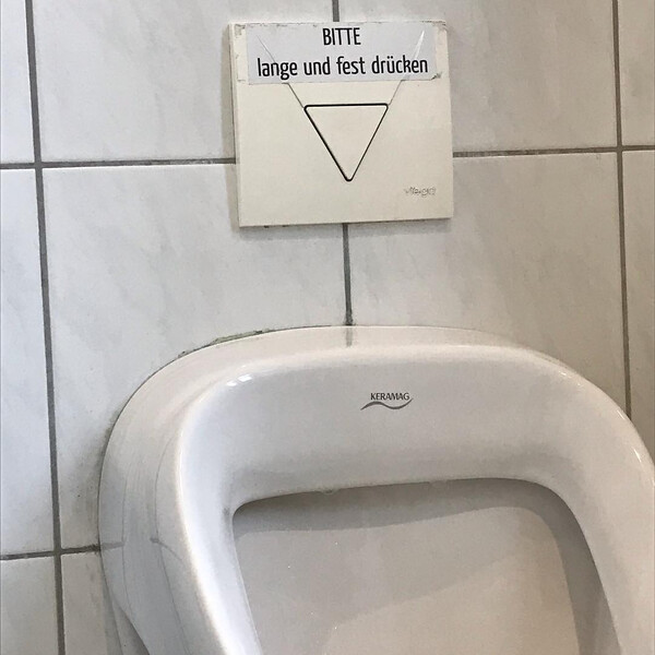aber nicht zu doll, da­mit nicht aus­ver­se­hen was gros­ses raus kommt.!