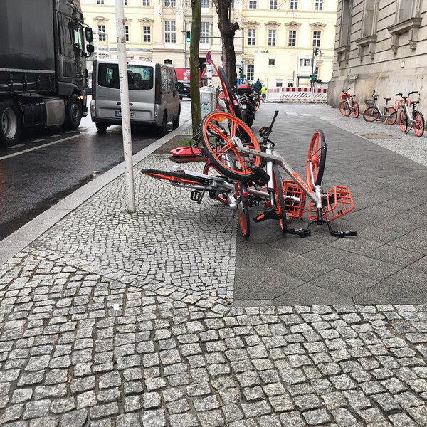 sym­bol­bild ver­kehrs­po­li­tik ber­lin. (ganz hübsch an­zu­se­hen, aber ei­gent­lich scheis­se) …