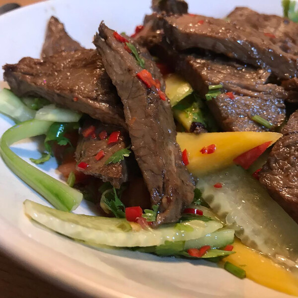 ges­tern roast­beef ge­ba­cken, heu­te sa­lat ge­ges­sen.