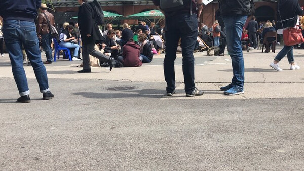 ich mag es sehr ger&shy;ne auf dem hof der #rp19 zu sit&shy;zen und die ver&shy;schie&shy;de&shy;nen geh- und steh&shy;ar&shy;ten zu stu&shy;die&shy;ren.